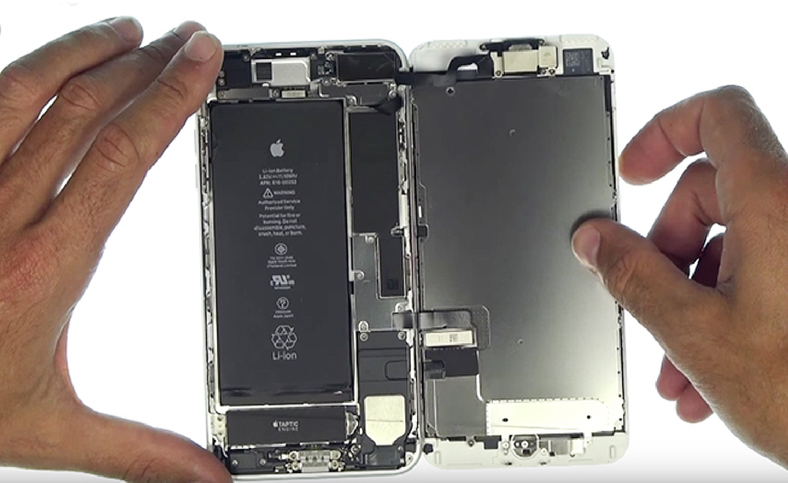 Changement d'écran (vitre+LCD) sans éléments prémontés sur iPhone 7 Plus photo 3