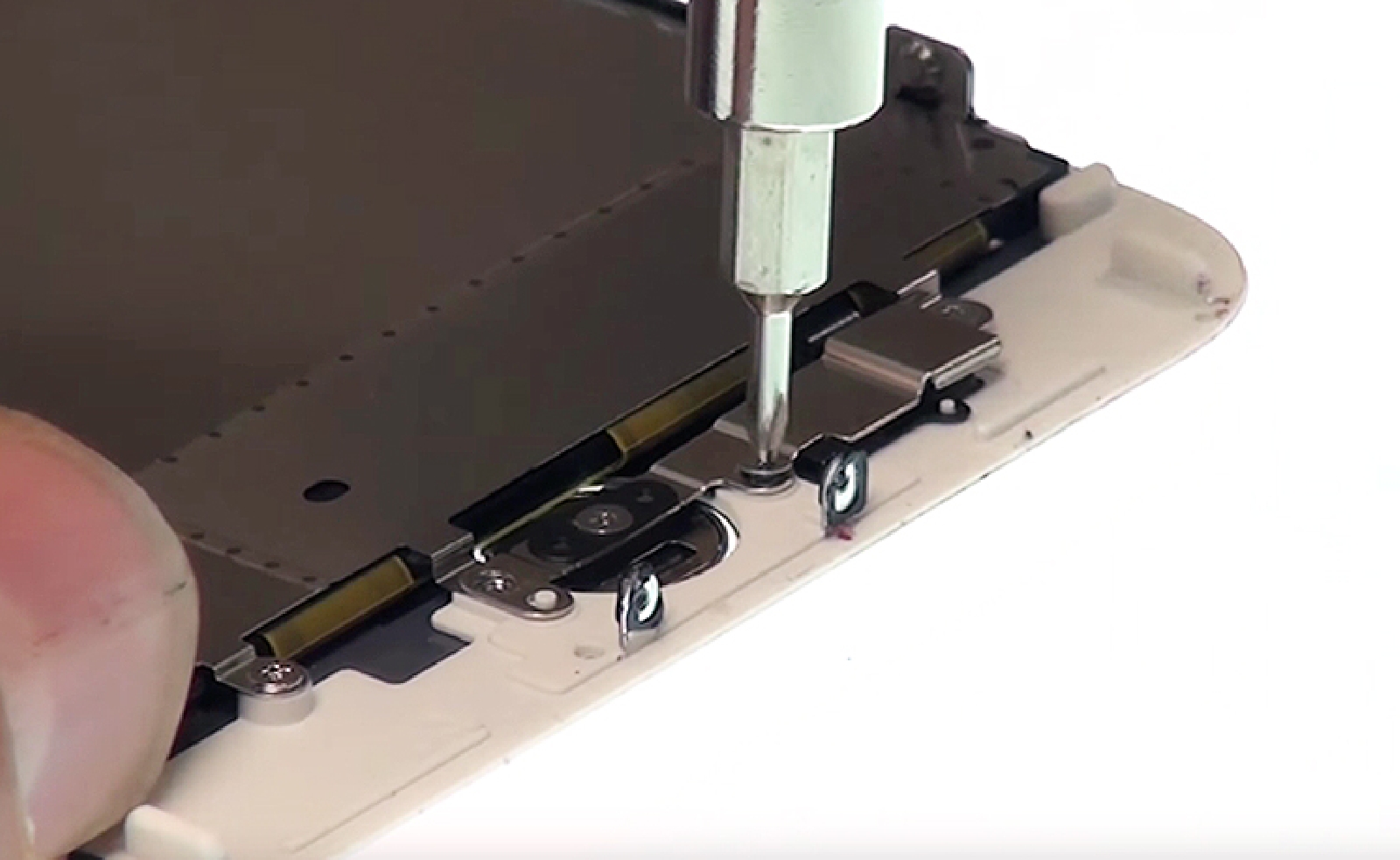 Changement d'écran (vitre+LCD) sans éléments prémontés sur iPhone 7 Plus photo 2