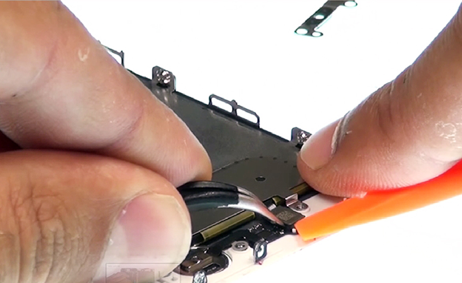 Changement d'écran (vitre+LCD) sans éléments prémontés sur iPhone 7 Plus photo 1