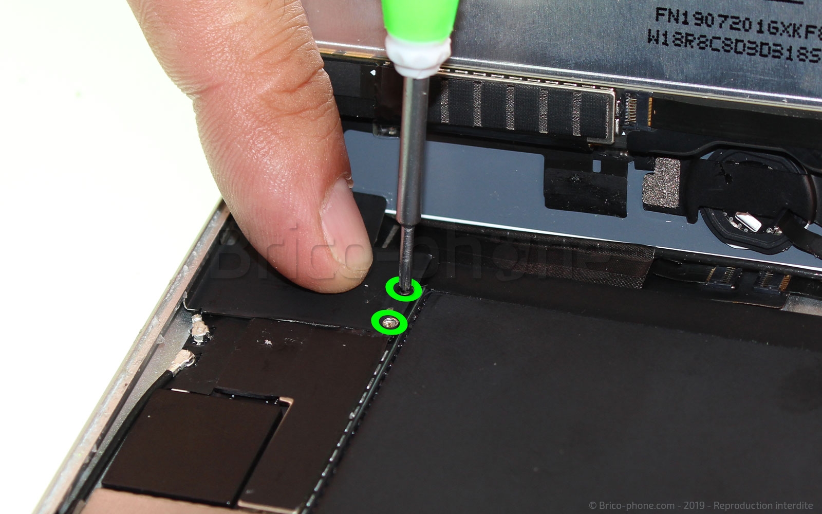 Changement d'écran (vitre+LCD) sur iPad Mini 5 photo 2