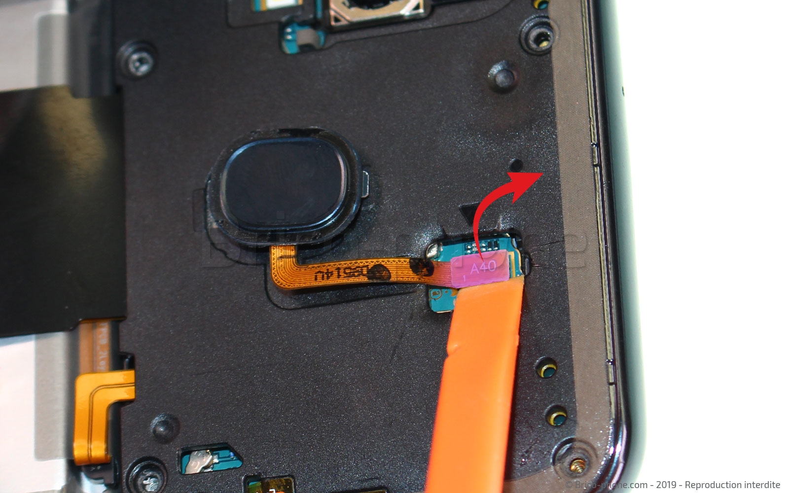 Changement de batterie sur Galaxy A40 photo 2