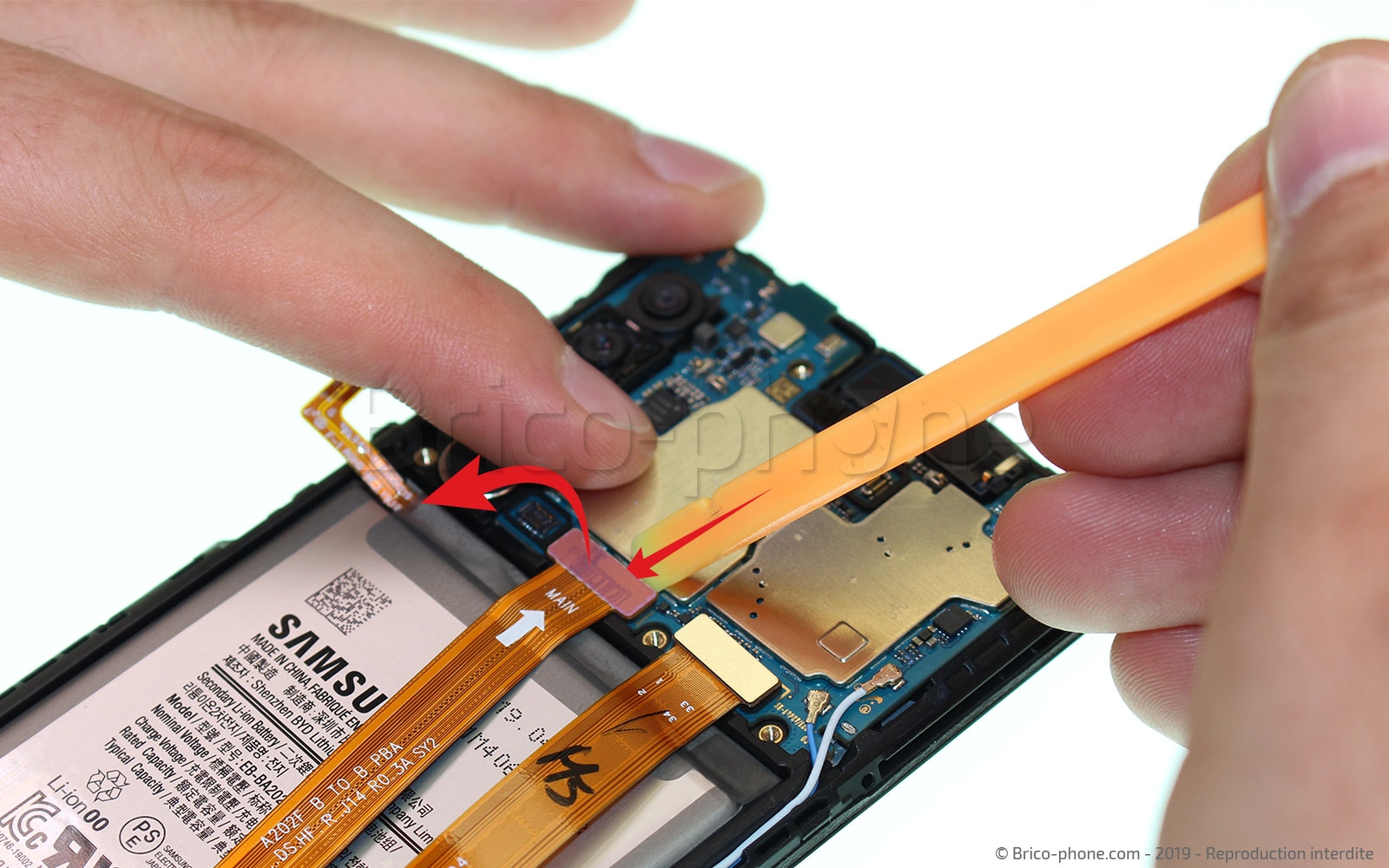 Changement de batterie sur Galaxy A20e photo 3