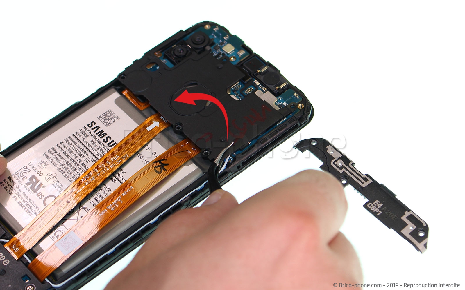 Changement de batterie sur Galaxy A20e photo 3