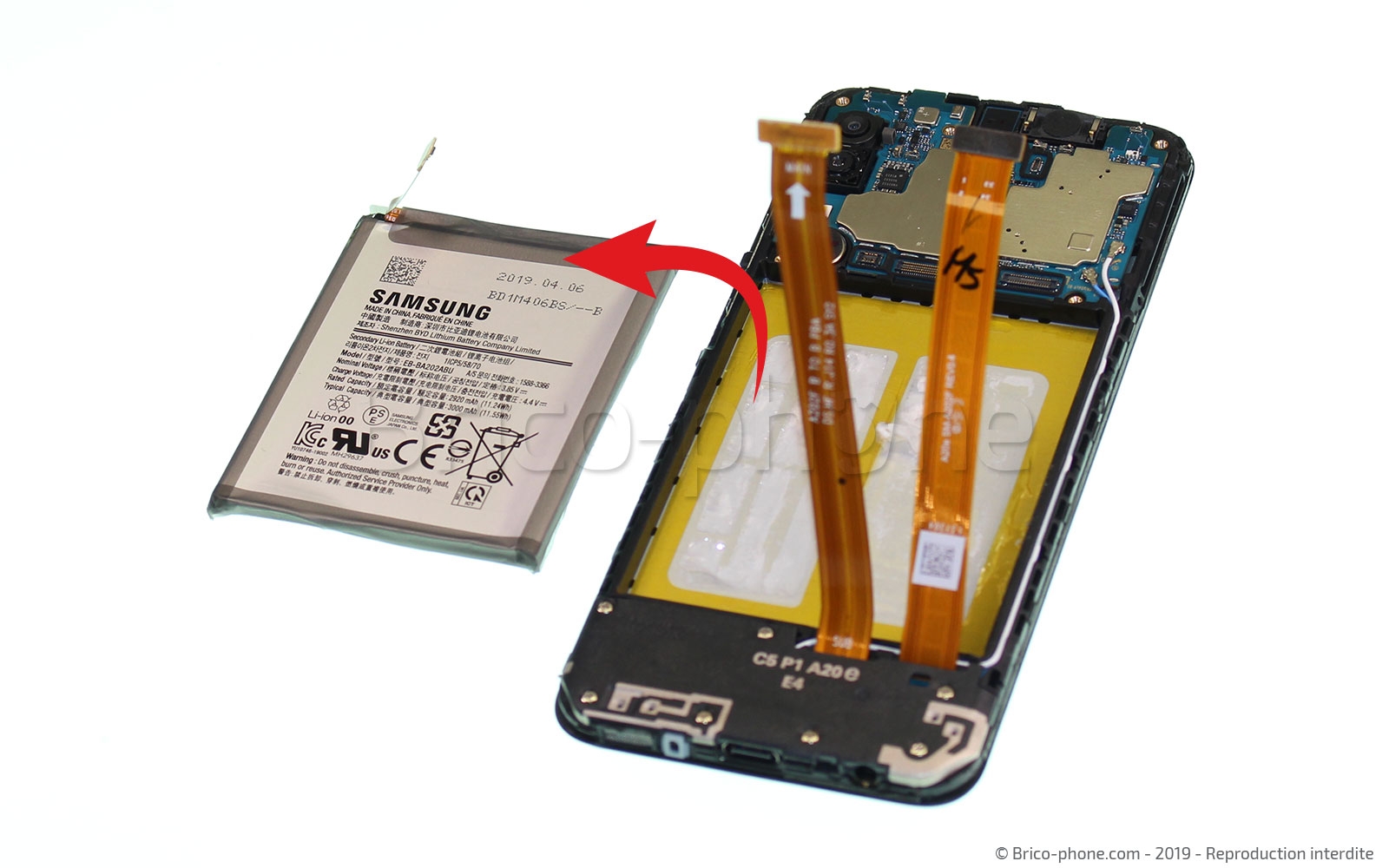 Changement de batterie sur Galaxy A20e photo 4