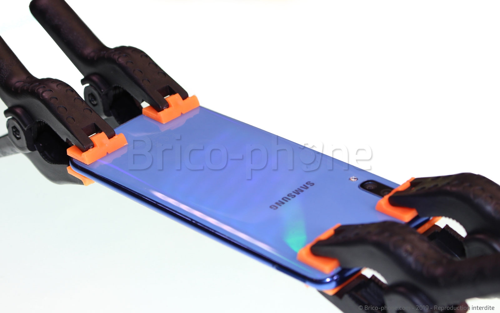 Changement de vitre arrière sur Galaxy A70 photo 4