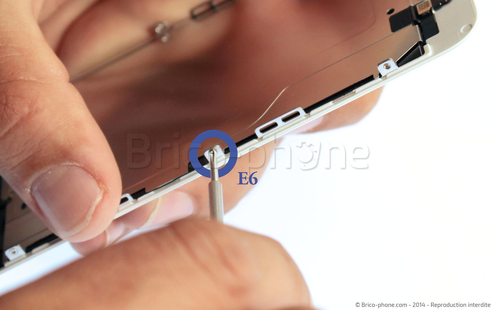 Changement d'écran (vitre+LCD) sans éléments prémontés sur iPhone 6 photo 3