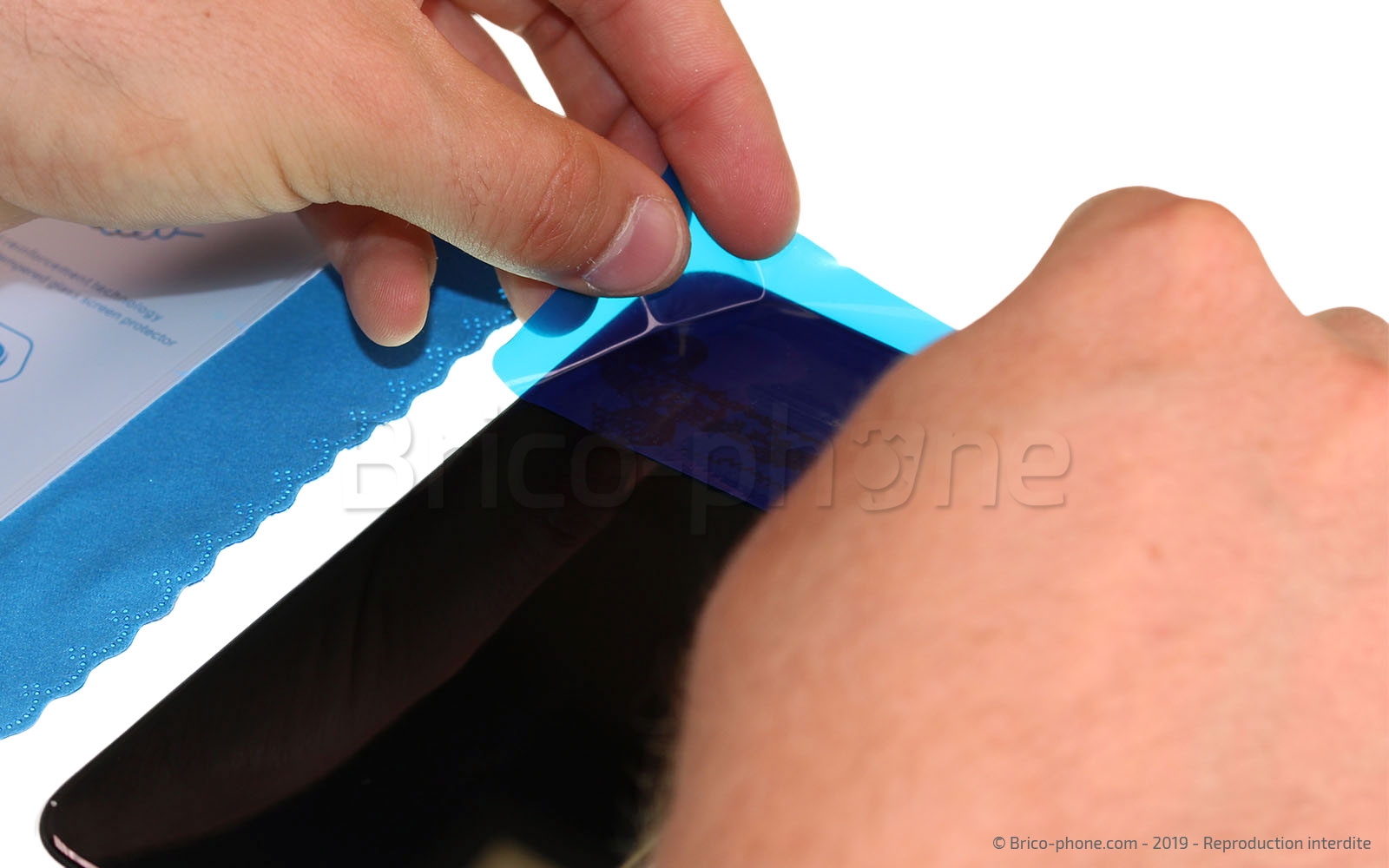 Pose d'une protection en verre trempé photo 2