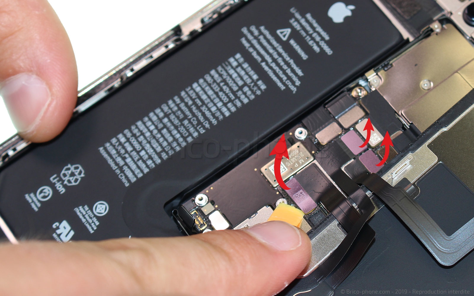 Remplacement de l'écran (vitre+ OLED) sur iPhone 11 Pro photo 3