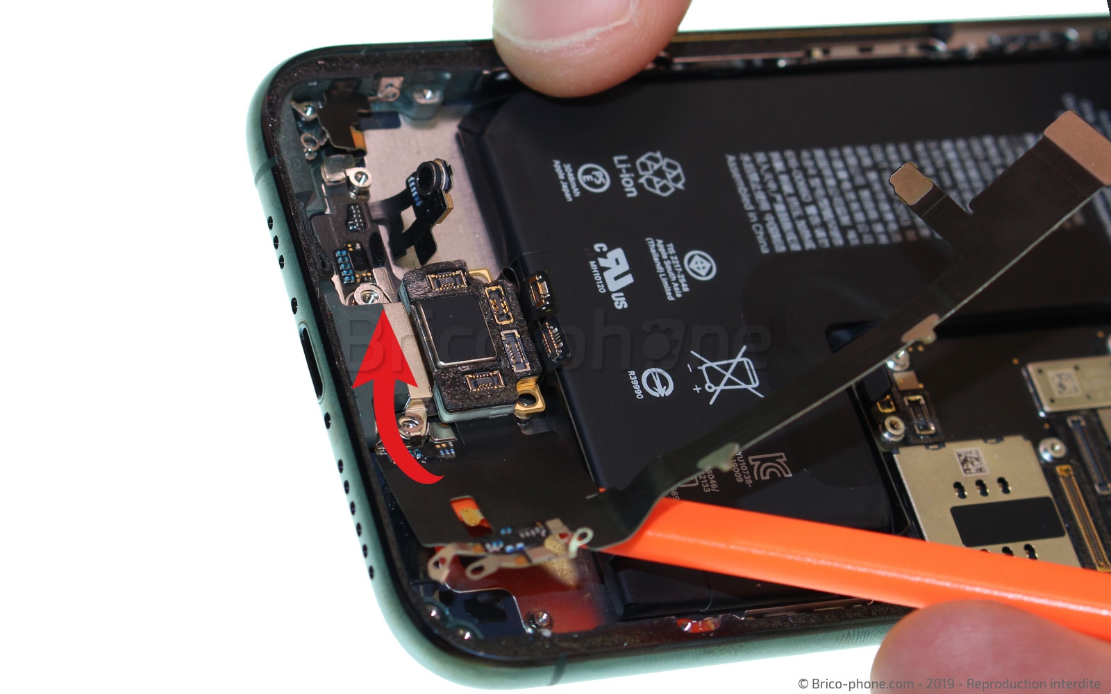 Changement du connecteur de charge sur iPhone 11 Pro photo 3