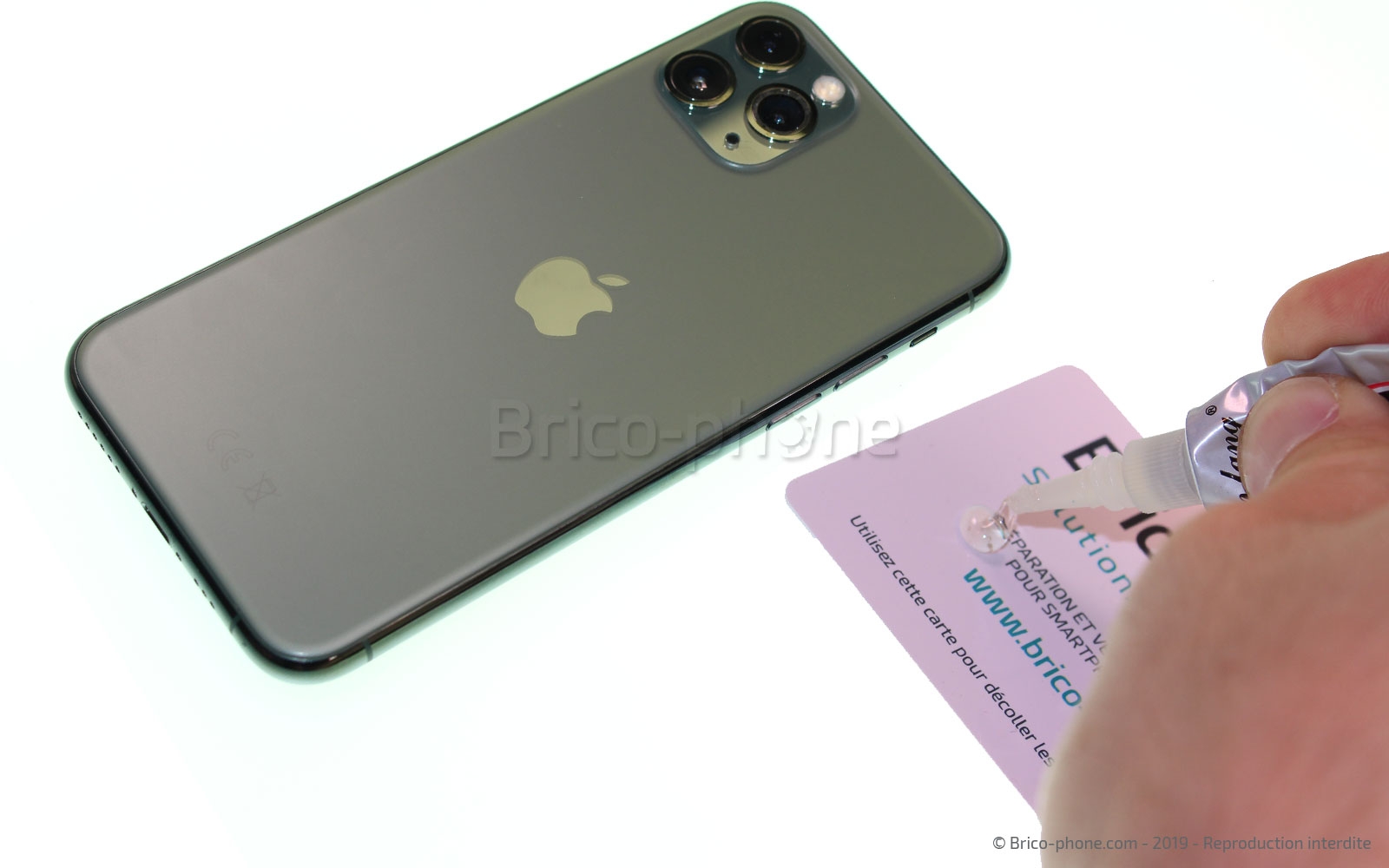 Changement de lentilles de la triple caméra sur iPhone 11 Pro photo 2