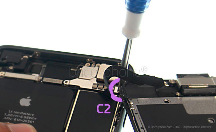 Changement de nappe caméra avant Facetime sur iPhone 8 photo 2