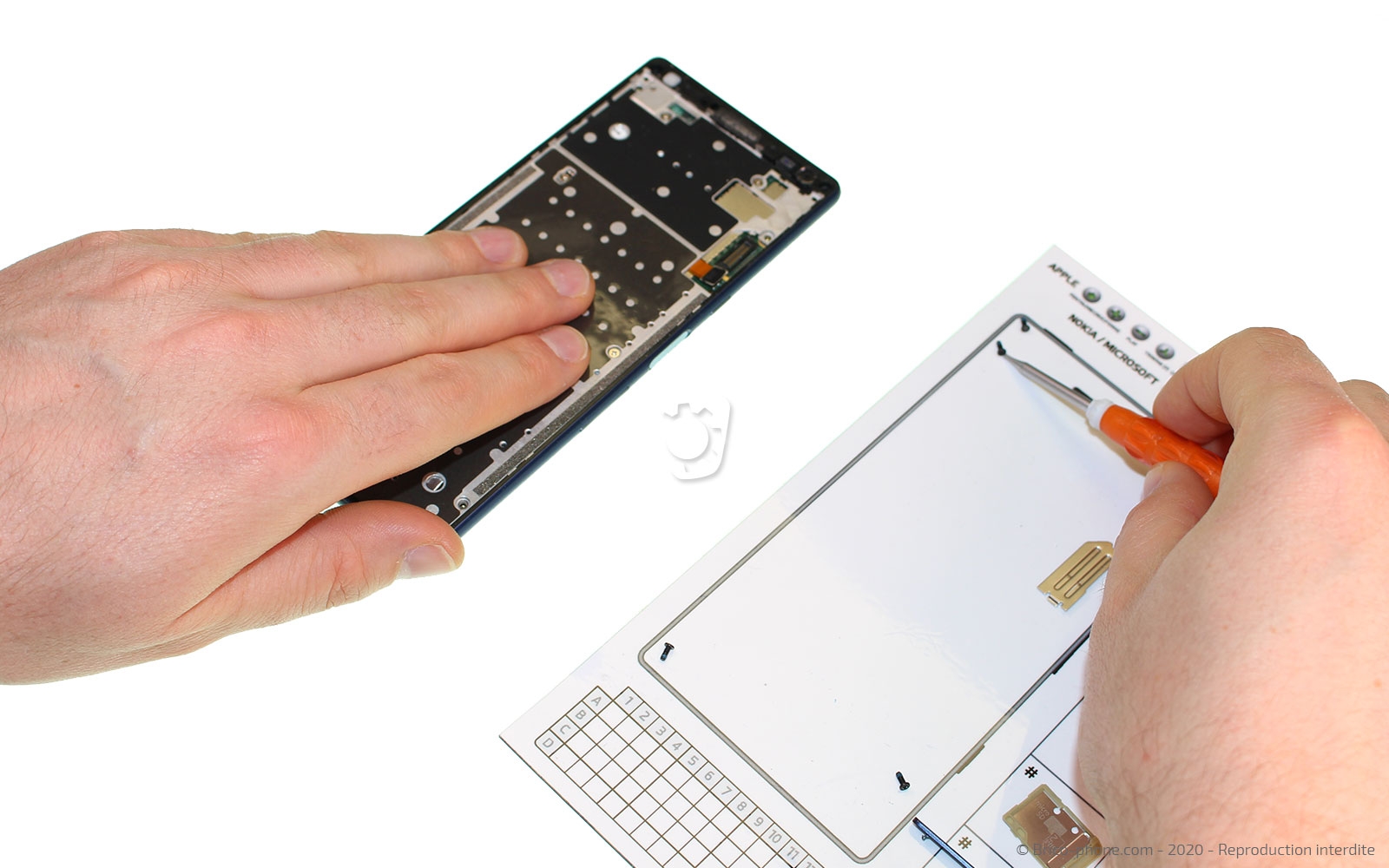 Changement de la coque arrière sur Xperia 10 photo 2