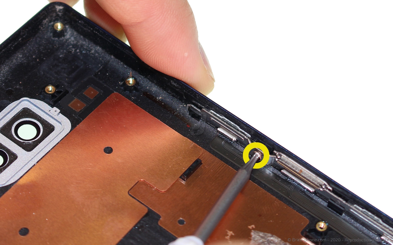 Changement de la coque arrière sur Xperia 10 photo 2