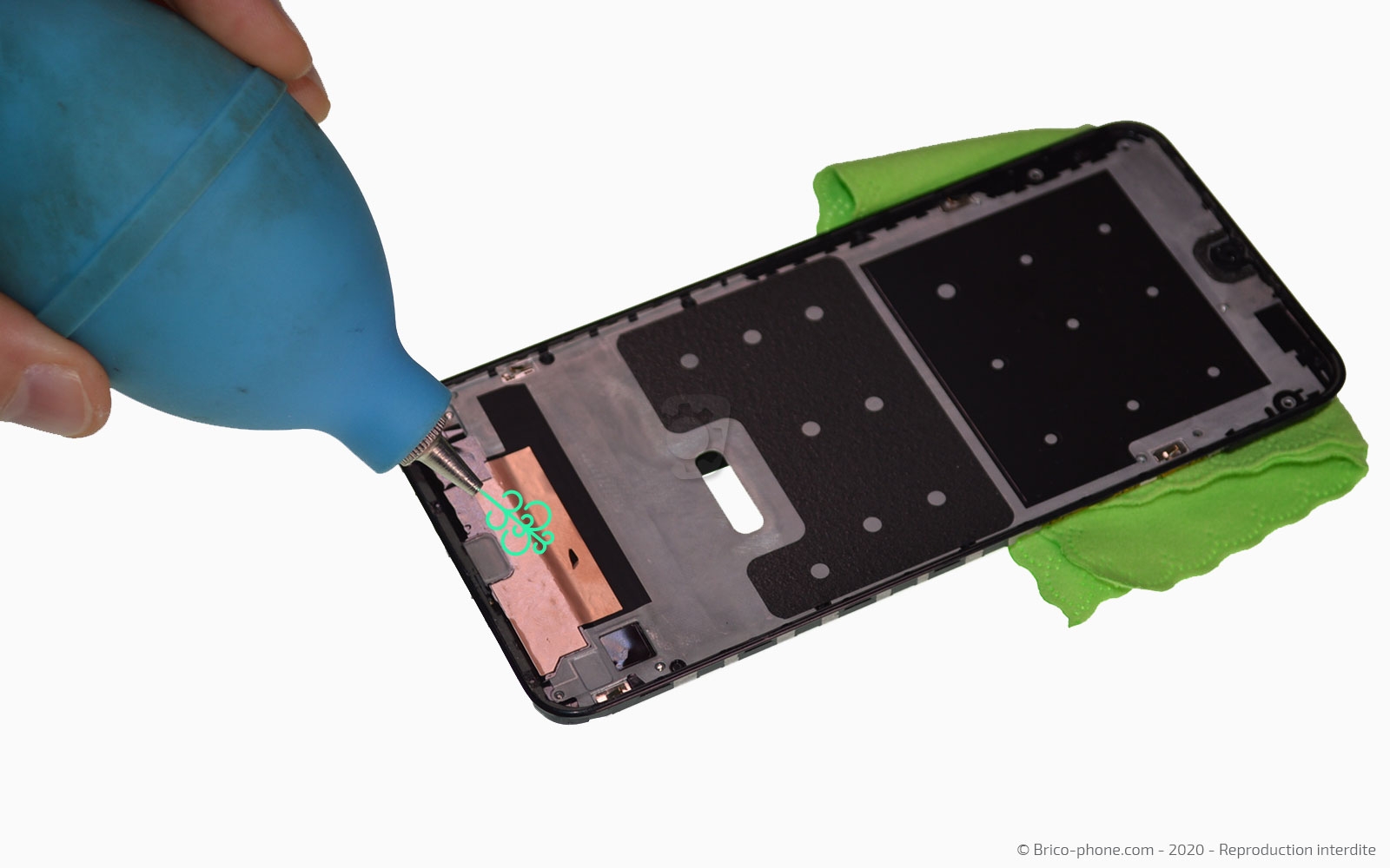 Changement d'écran  ( vitre + LCD ) sur P Smart 2020 photo 2