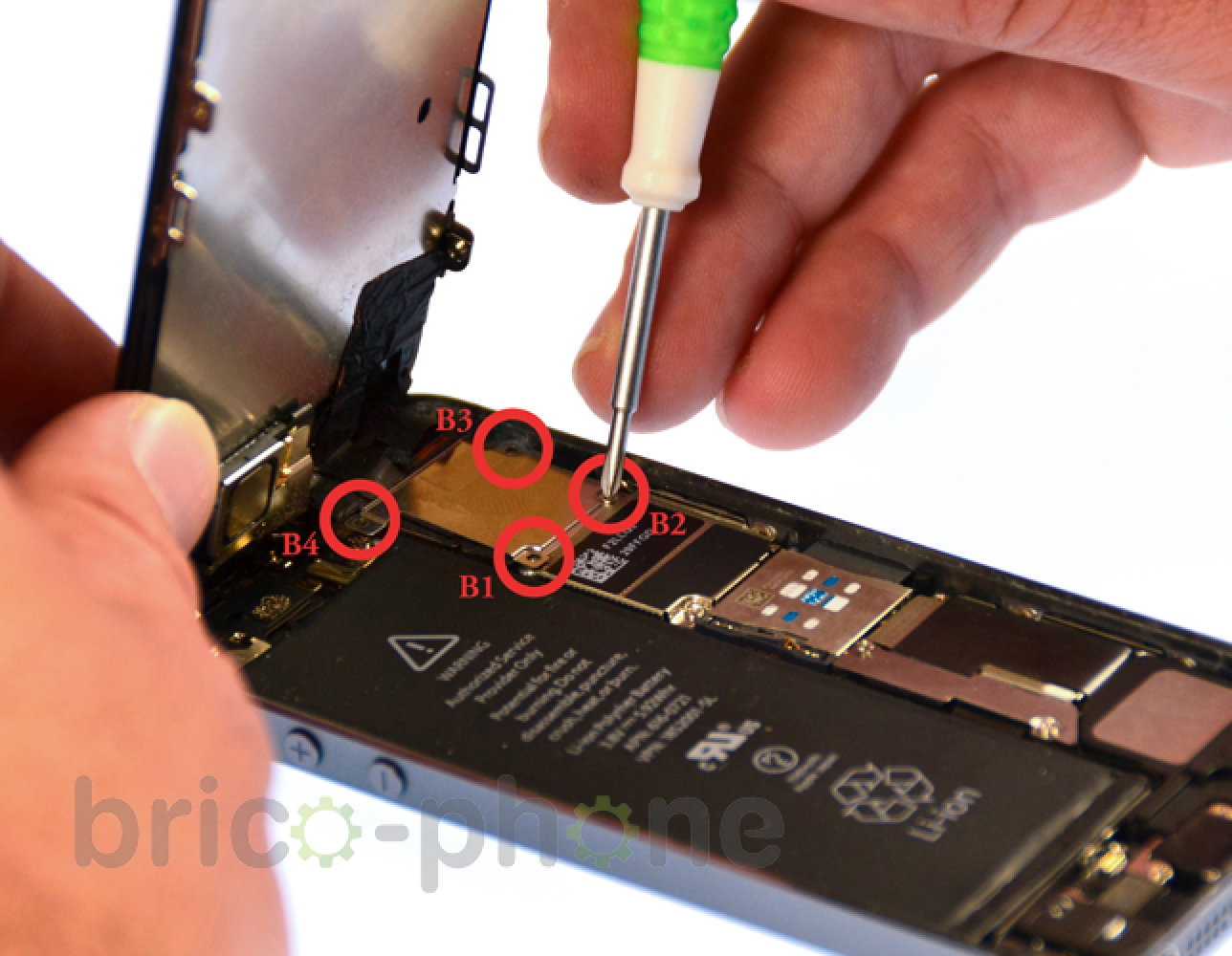 Désoxydation de la carte mère sur iPhone 5S photo 1