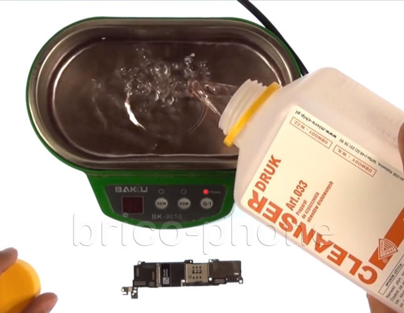 Désoxydation de la carte mère sur iPhone 5S photo 2