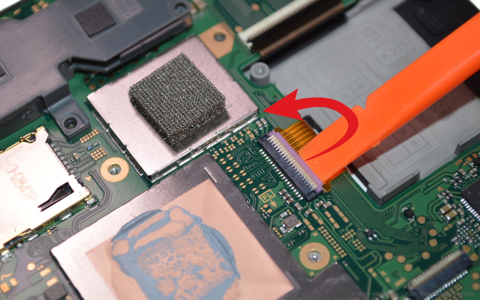 Changement de la vitre tactile ou du LCD  sur Switch Lite photo 3