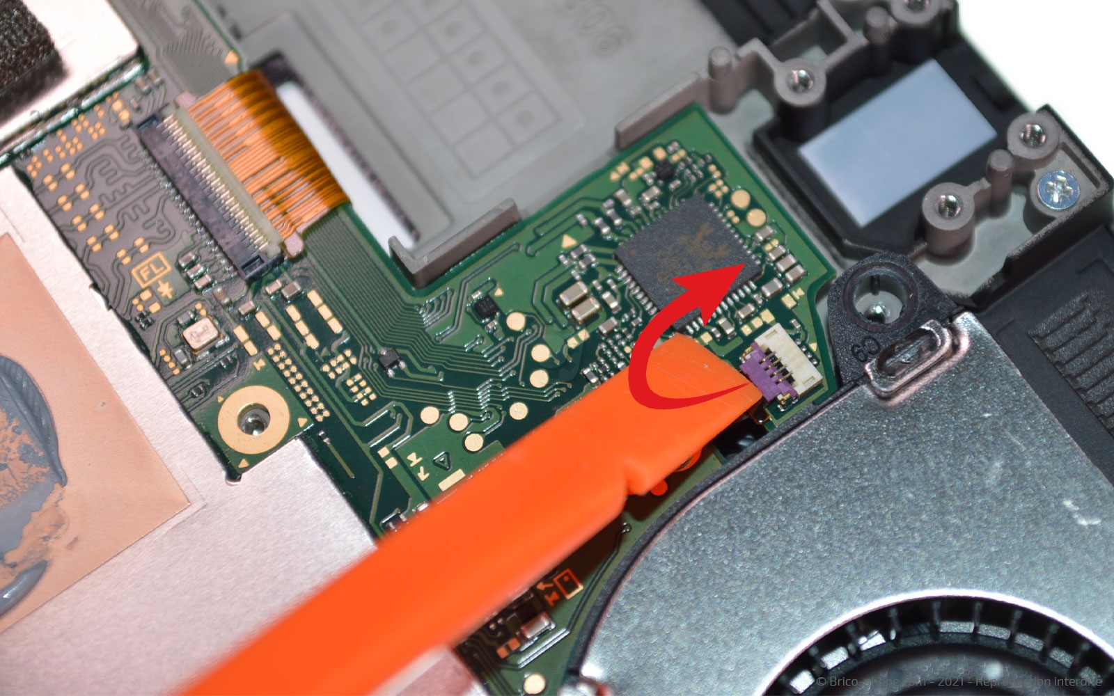 Changement de la vitre tactile ou du LCD  sur Switch Lite photo 2