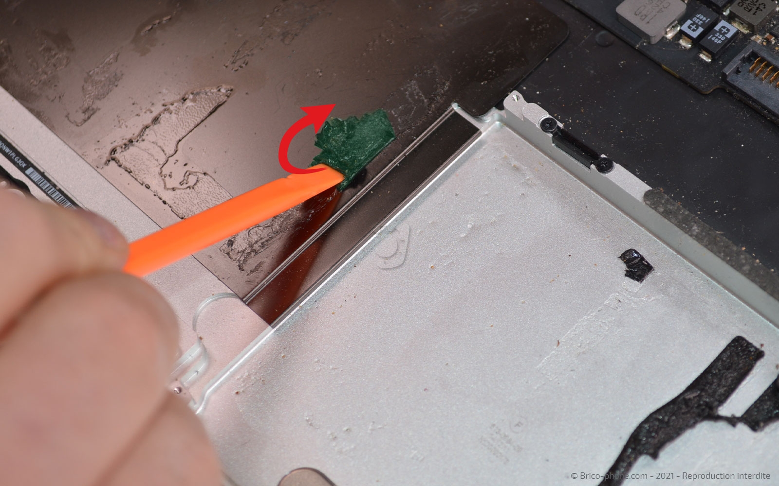 Changement de batterie sur Macbook Pro 13 pouces A1502 EMC 2875 - 2014 photo 1