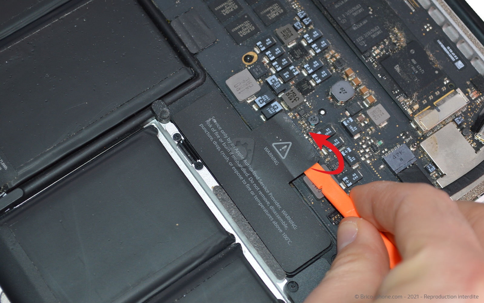 Changement de batterie sur Macbook Pro 13 pouces A1502 EMC 2875 - 2014 photo 1