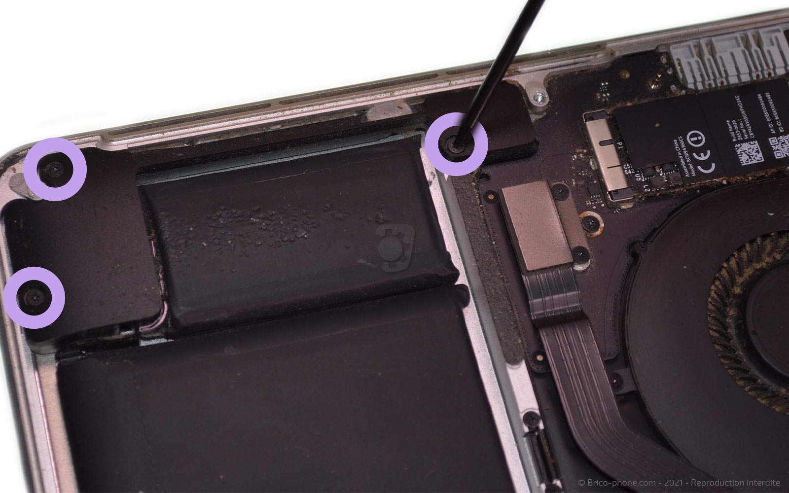 Changement de batterie sur Macbook Pro 13 pouces A1502 EMC 2875 - 2014 photo 1