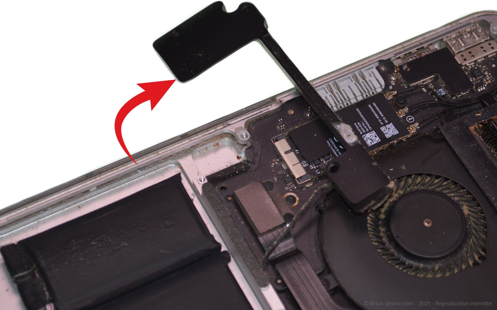 Changement de batterie sur Macbook Pro 13 pouces A1502 EMC 2875 - 2014 photo 3