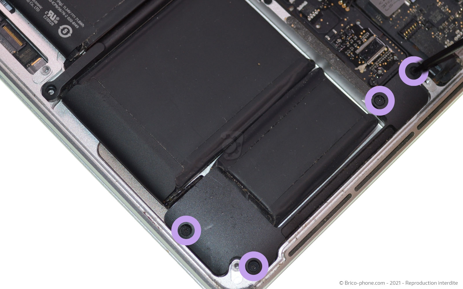 Changement de batterie sur Macbook Pro 13 pouces A1502 EMC 2875 - 2014 photo 1