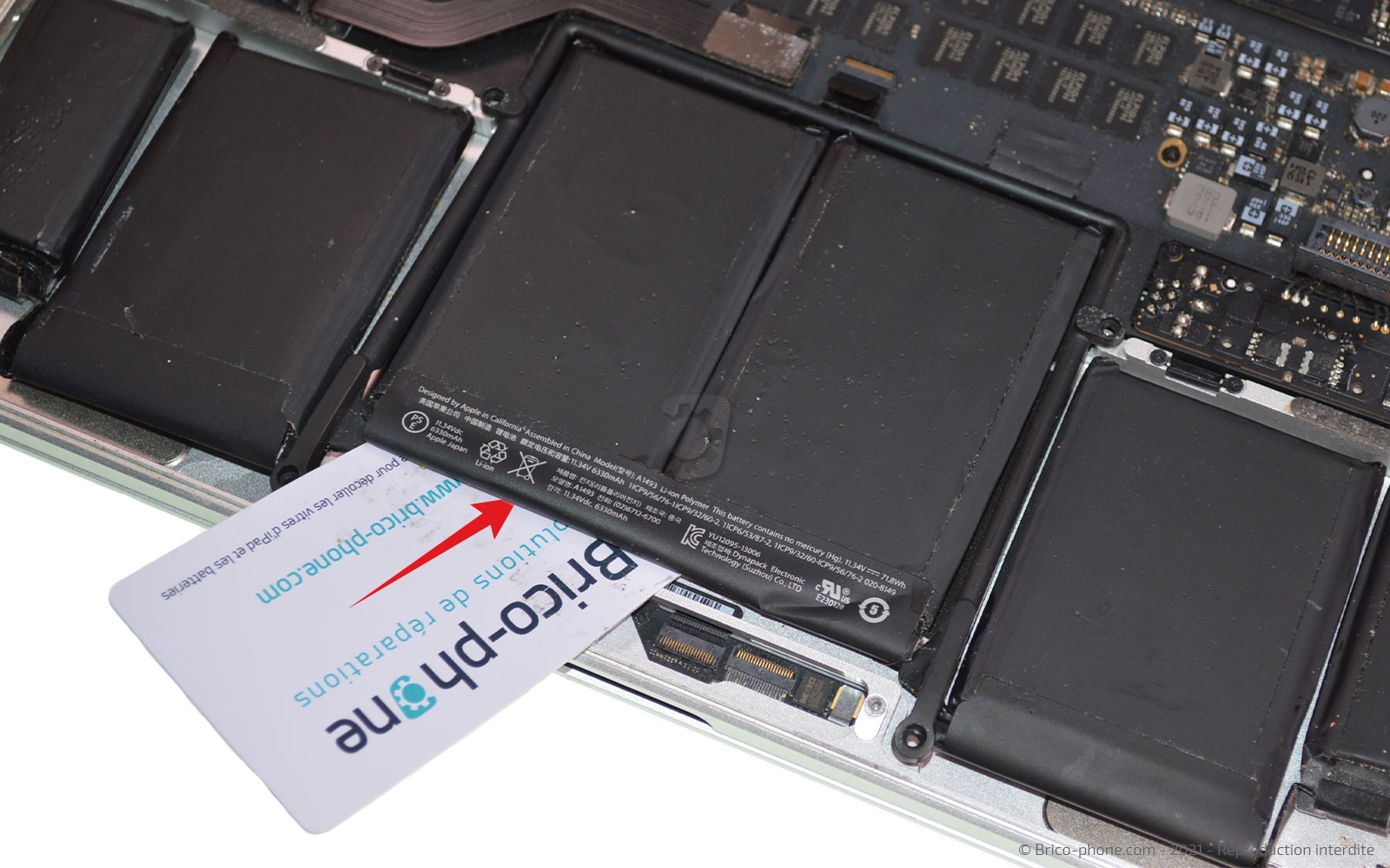 Changement de batterie sur Macbook Pro 13 pouces A1502 EMC 2875 - 2014 photo 1