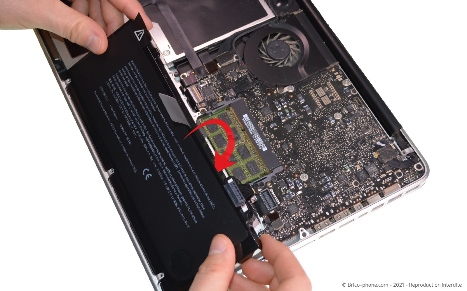 changement de batterie sur Macbook Pro 13 pouces A1278 EMC 2326 - 2009 photo 3