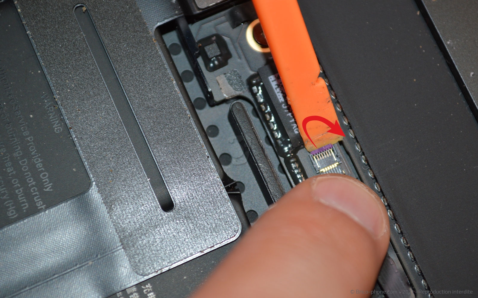 Changement de batterie sur Macbook Pro 13 pouces A1989 EMC 3214 - 2018 photo 3