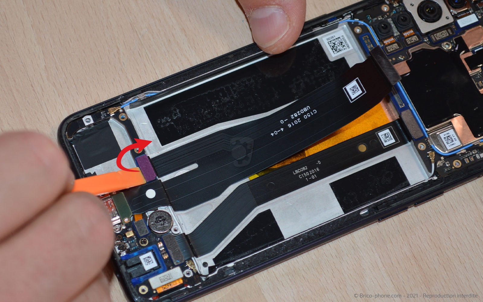 Changement de connecteur de charge sur Find X2 Lite photo 2