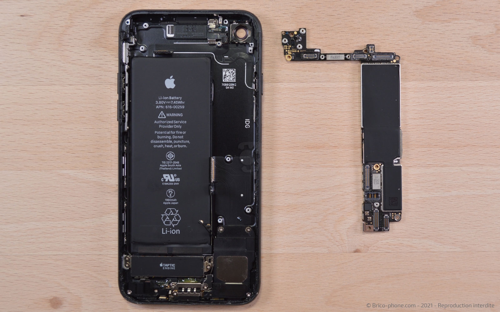 Changement de la coque arrière sur iPhone 7 photo 4