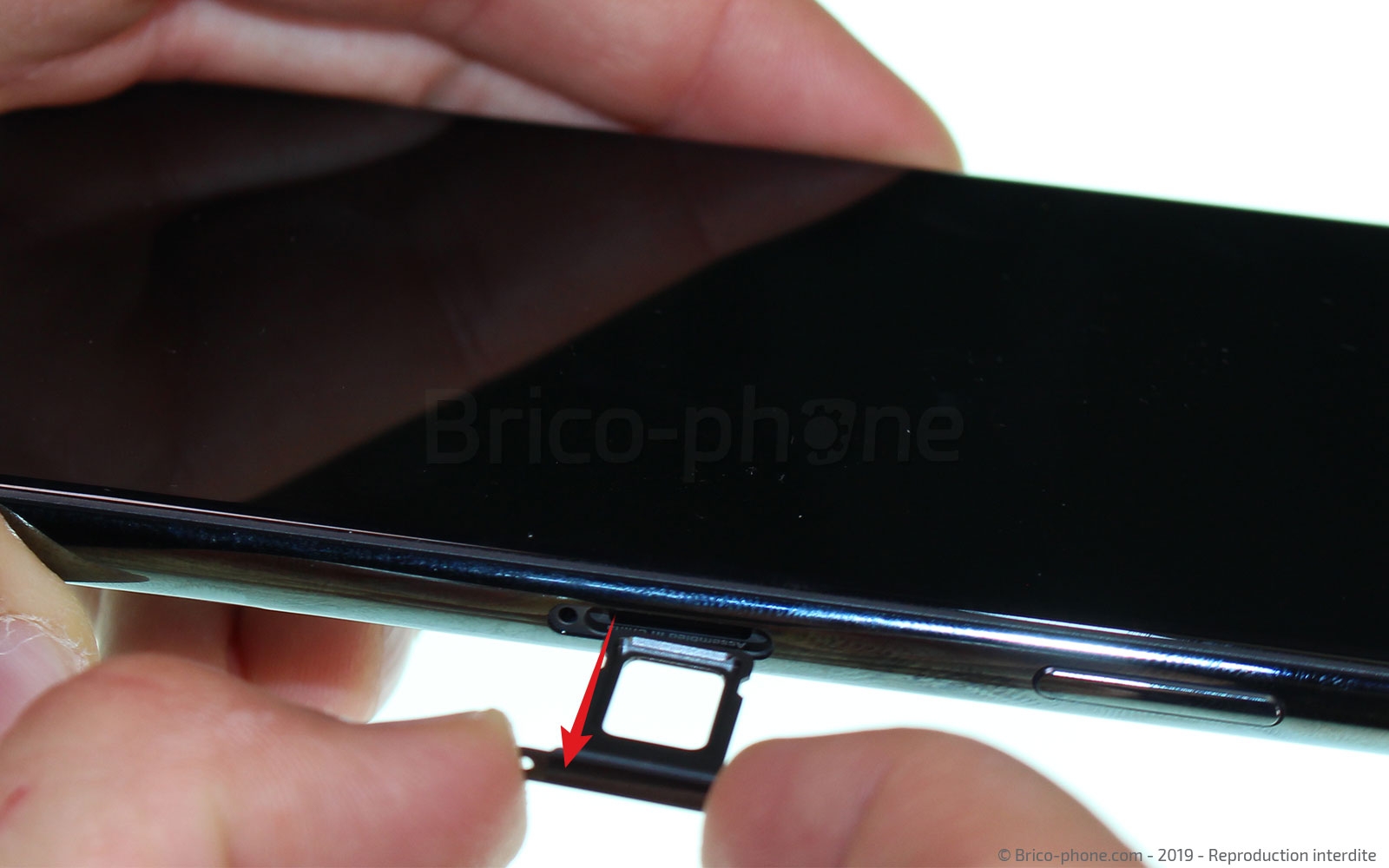 Changement de la coque arrière sur iPhone 11 Pro photo 2