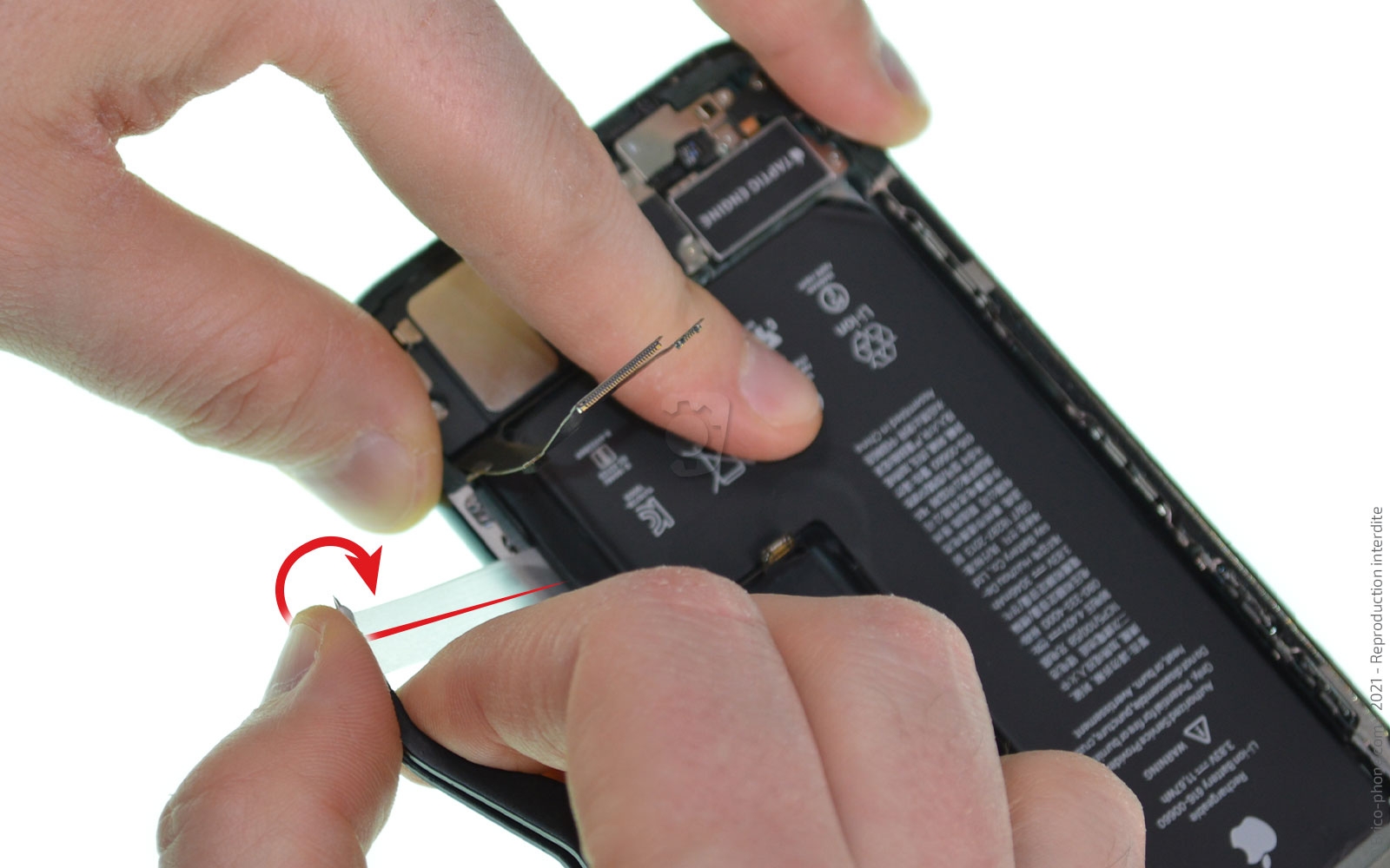 Changement de la coque arrière sur iPhone 11 Pro photo 4