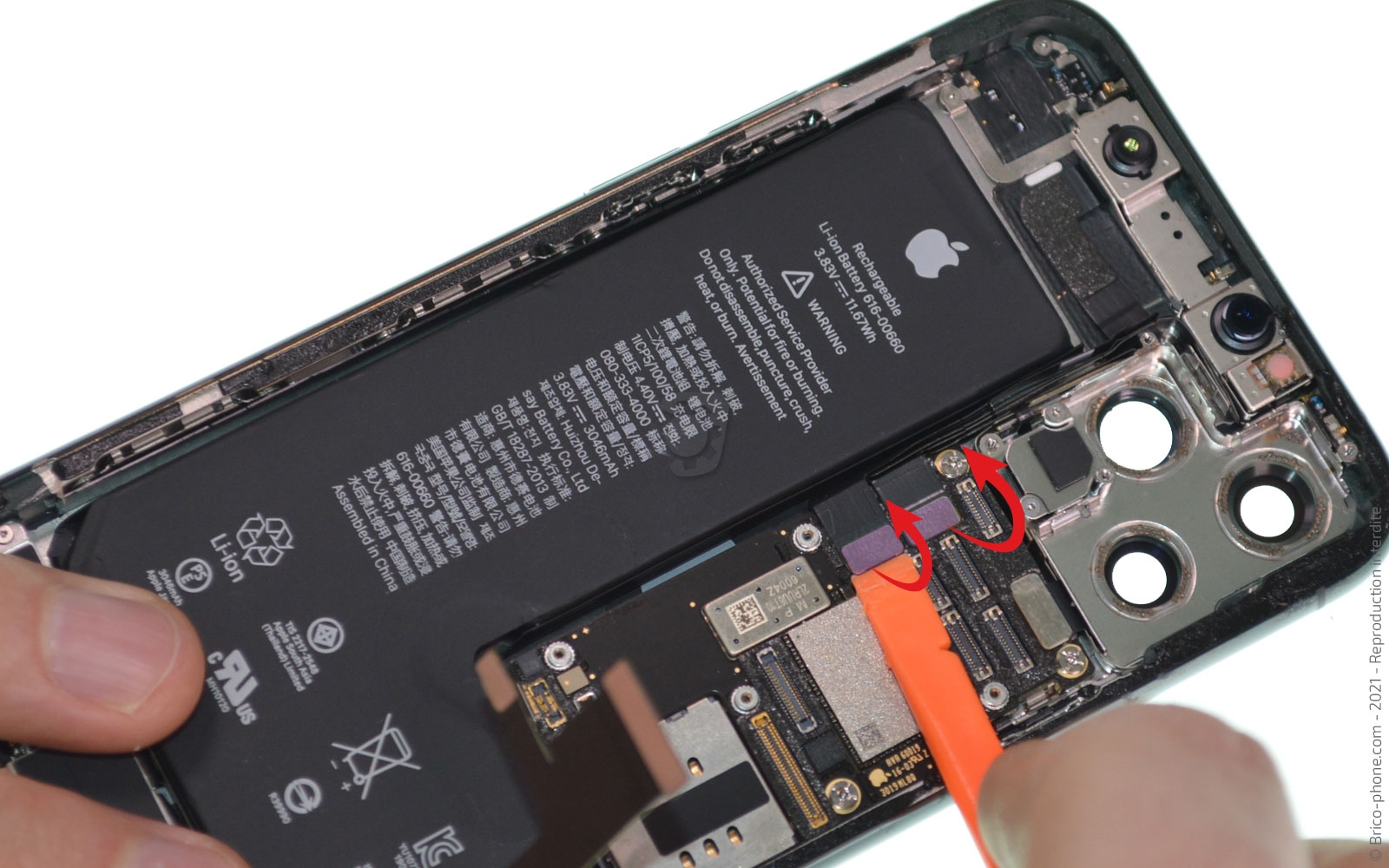 Changement de la coque arrière sur iPhone 11 Pro photo 2