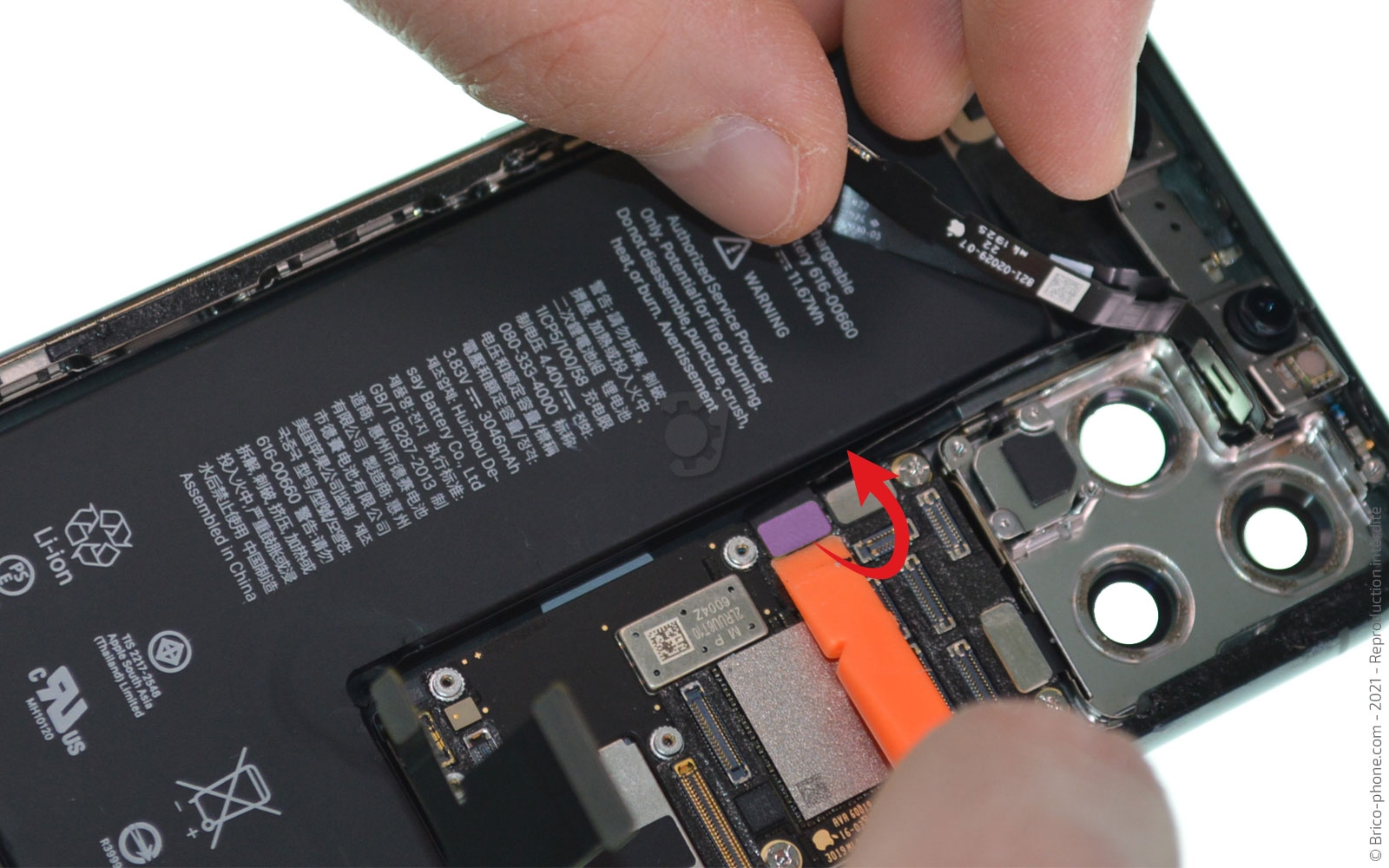 Changement de la coque arrière sur iPhone 11 Pro photo 3