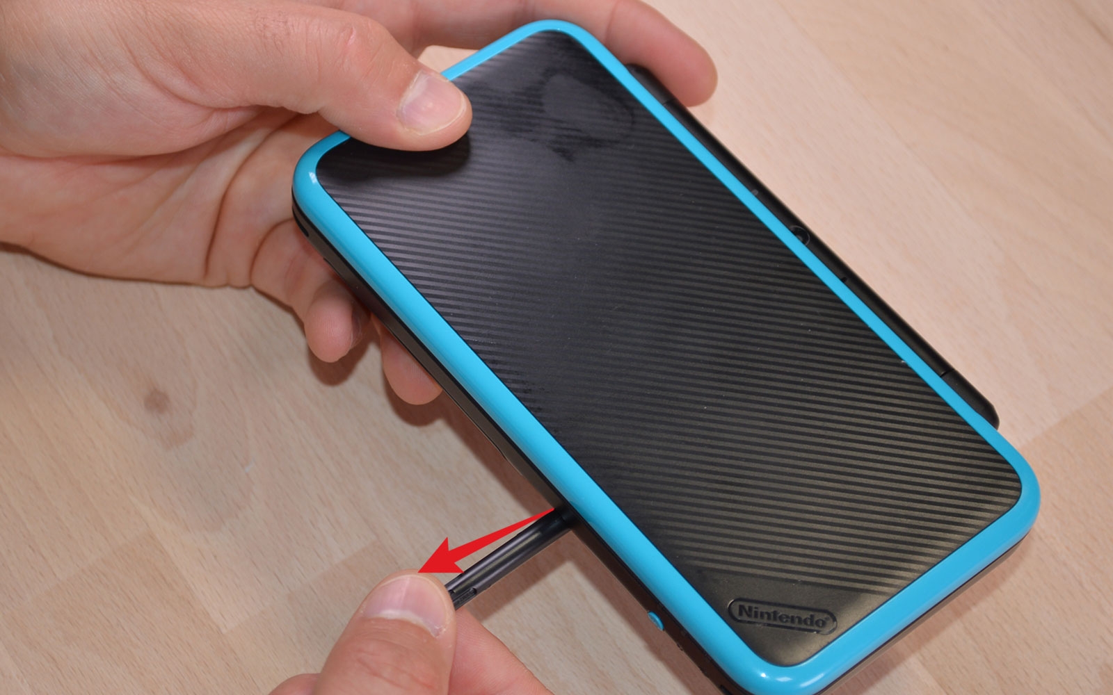 Changement de la batterie sur New 2DS XL photo 2