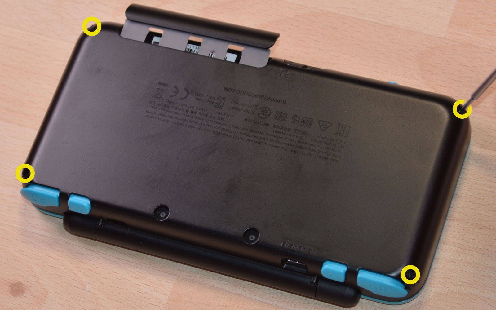 Changement de la vitre tactile et/ou du LCD sur New 2DS XL photo 1